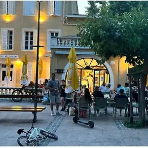 https://de-la-loube-la-roquebrussanne.fr-provencehotel.com